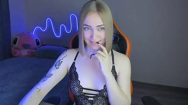 LaraKrein lk online show from 11/13/25, 02:38