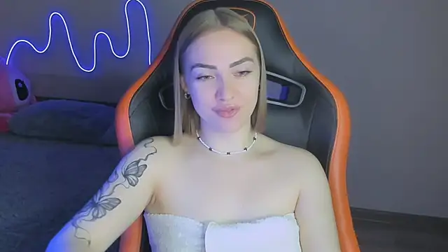 LaraKrein lk online show from 11/16/25, 01:49