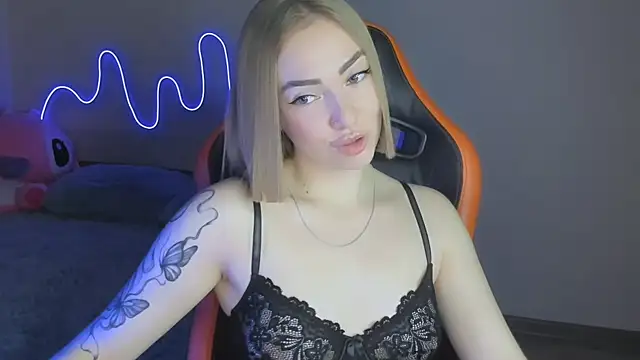 LaraKrein lk online show from 11/21/25, 03:22