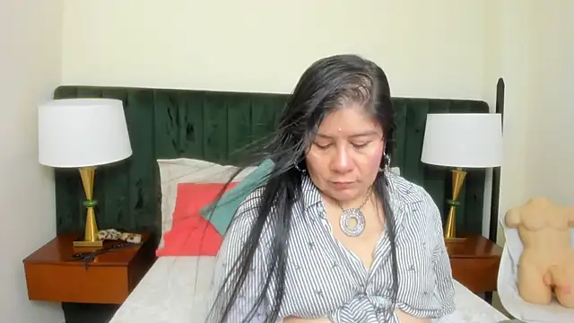 kiraGeiner online show from 10/20/25, 10:27