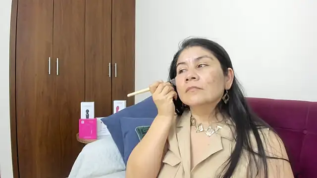 kiraGeiner online show from 12/20/25, 03:13