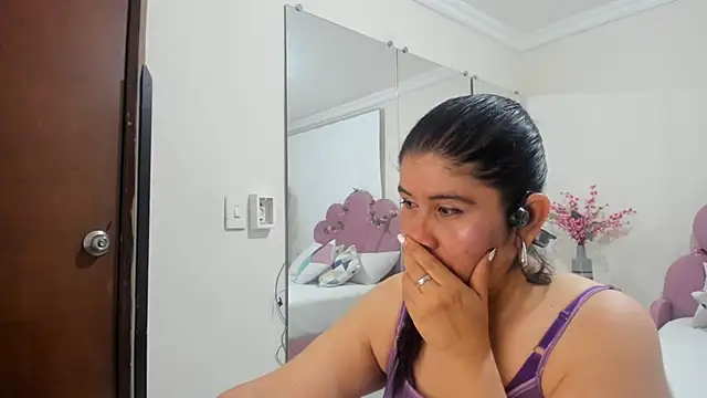 Snapshot of kiraGeiner chatting on 02/12/26, 06:58 kiraGeiner online show from 02/12/26, 06:58