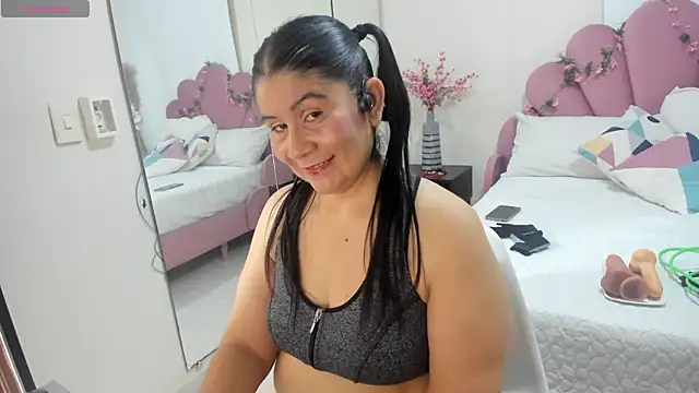 Snapshot of kiraGeiner chatting on 02/20/26, 07:58 kiraGeiner online show from 02/20/26, 07:58