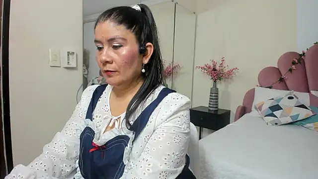 Snapshot of kiraGeiner chatting on 02/26/26, 06:51 kiraGeiner online show from 02/26/26, 06:51