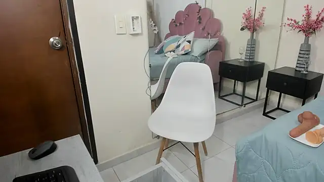 kiraGeiner online show from 03/14/26, 08:36