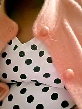 Snapshot of RasiliJodi chatting on 12/15/25, 04:22 RasiliJodi online show from 12/15/25, 04:22