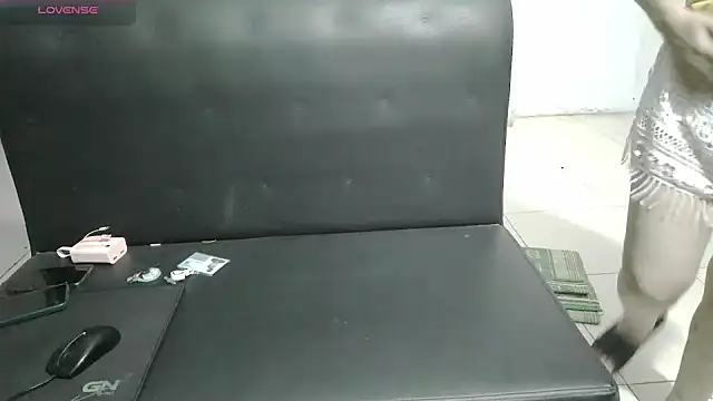 Owe chan online show from 12/04/25, 12:14