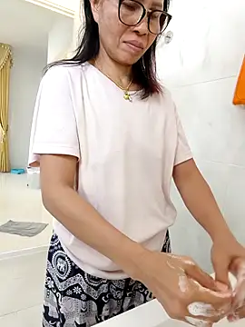 Mama Eva 1 online show from 12/23/25, 12:41