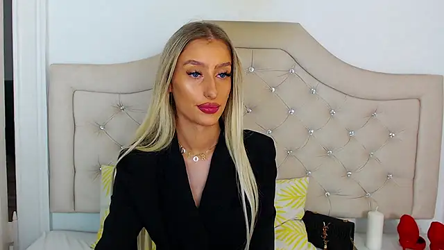 Snapshot of NatalieSensual chatting on 11/15/25, 10:01 NatalieSensual online show from 11/15/25, 10:01