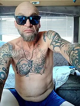 Snapshot of ShawnandDani7074 chatting on 03/02/26, 07:43 ShawnandDani7074 online show from 03/02/26, 07:43