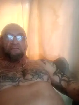 Snapshot of ShawnandDani7074 chatting on 03/08/26, 04:00 ShawnandDani7074 online show from 03/08/26, 04:00