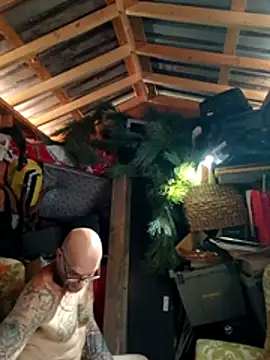 Snapshot of ShawnandDani7074 chatting on 04/13/26, 06:02 ShawnandDani7074 online show from 04/13/26, 06:02