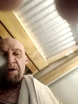 Snapshot of ShawnandDani7074 chatting on 04/14/26, 08:15 ShawnandDani7074 online show from 04/14/26, 08:15