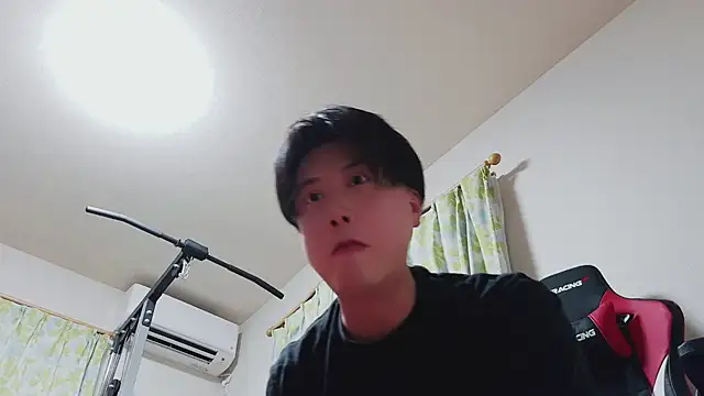 Snapshot of oyu_kun chatting on 02/18/26, 10:33 oyu kun online show from 02/18/26, 10:33