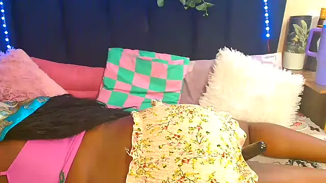 AmazingDarkDoll online show from 11/05/25, 04:23