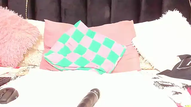 AmazingDarkDoll online show from 04/27/26, 07:50