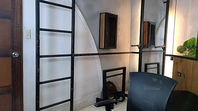 Dani mc1 online show from 12/19/25, 11:39