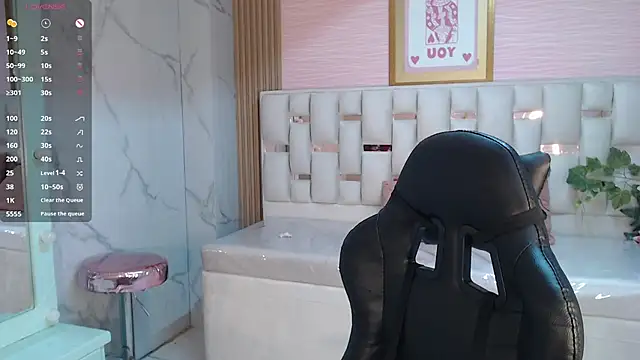 Snapshot of allyssa_bellini_s chatting on 10/22/25, 11:15 allyssa bellini s online show from 10/22/25, 11:15