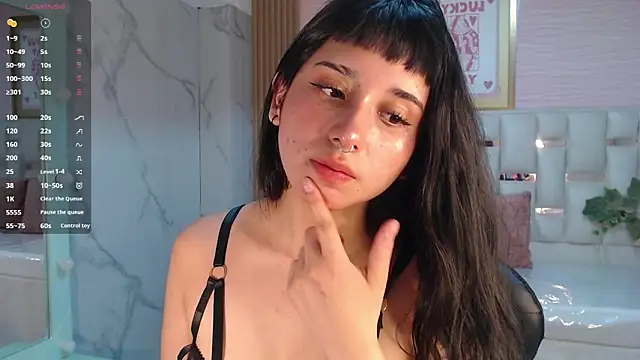 Snapshot of allyssa_bellini_s chatting on 10/28/25, 08:22 allyssa bellini s online show from 10/28/25, 08:22