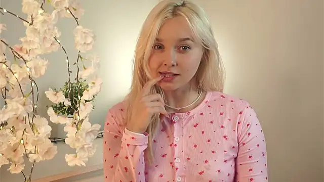 AccaCroyle online show from 11/23/25, 08:08