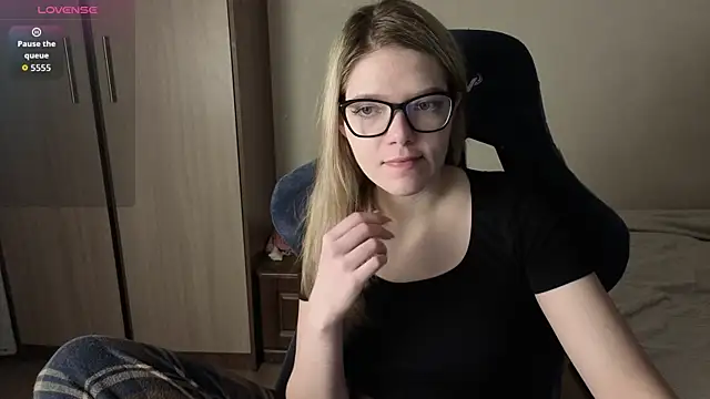 KatanaSVibe online show from 12/17/25, 01:17