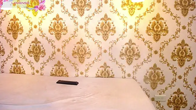 Snapshot of EMILYY_WALKER chatting on 10/01/25, 12:11 EMILYY WALKER online show from 10/01/25, 12:11