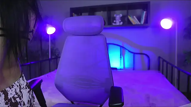 Emma and Issac online show from 09/24/25, 03:54