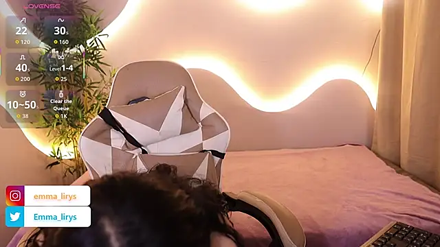 Emma and Issac online show from 10/15/25, 04:34