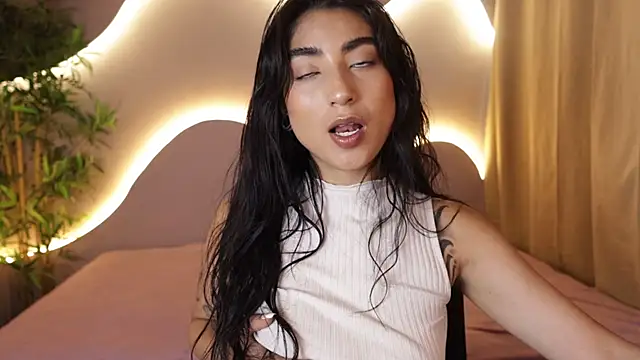 Emma and Issac online show from 03/16/26, 08:24