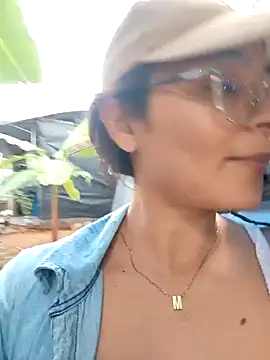 Lily-o online show from 10/05/25, 08:29