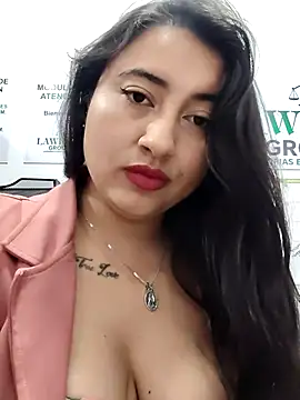 Snapshot of AMATISTA__16 chatting on 07/04/26, 12:33 AMATISTA 16 online show from 07/04/26, 12:33