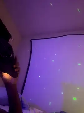 Snapshot of Triggerhappycj100 chatting on 10/17/25, 07:22 Triggerhappycj100 online show from 10/17/25, 07:22