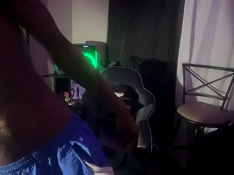 Snapshot of Triggerhappycj100 chatting on 11/17/25, 03:12 Triggerhappycj100 online show from 11/17/25, 03:12