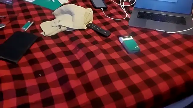 Snapshot of Triggerhappycj100 chatting on 11/20/25, 05:40 Triggerhappycj100 online show from 11/20/25, 05:40