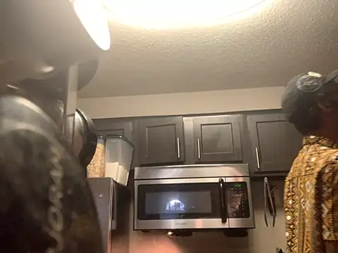 Snapshot of Triggerhappycj100 chatting on 11/23/25, 08:30 Triggerhappycj100 online show from 11/23/25, 08:30