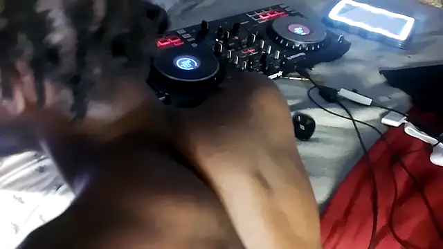 Snapshot of Triggerhappycj100 chatting on 02/08/26, 04:05 Triggerhappycj100 online show from 02/08/26, 04:05