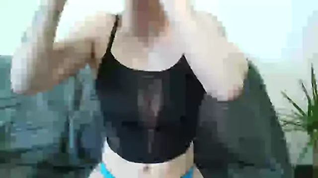 Snapshot of Clarahotgirl24 chatting on 04/05/26, 12:35 Clarahotgirl24 online show from 04/05/26, 12:35