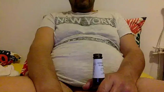 Snapshot of steve669_hot chatting on 10/06/25, 05:10 steve669 hot online show from 10/06/25, 05:10