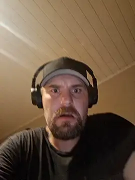 Snapshot of Bamse28 chatting on 09/20/25, 08:43 Bamse28 online show from 09/20/25, 08:43