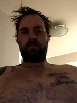 Snapshot of Bamse28 chatting on 10/17/25, 01:35 Bamse28 online show from 10/17/25, 01:35