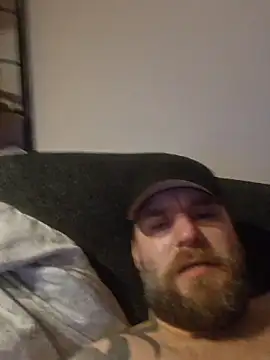 Snapshot of Bamse28 chatting on 12/22/25, 04:31 Bamse28 online show from 12/22/25, 04:31