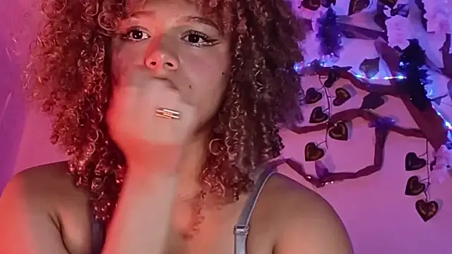 Snapshot of Blondiecurly chatting on 02/18/26, 03:19 Blondiecurly online show from 02/18/26, 03:19