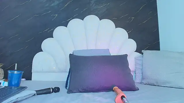 Roxana gomez online show from 04/13/26, 03:45