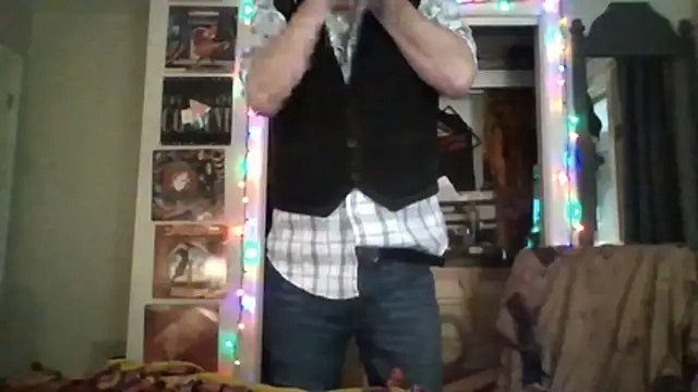 Snapshot of FoxnMouse chatting on 12/18/25, 06:52 FoxnMouse online show from 12/18/25, 06:52