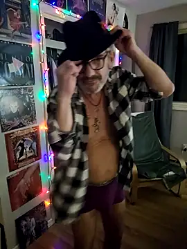 FoxnMouse online show from 12/18/25, 10:16