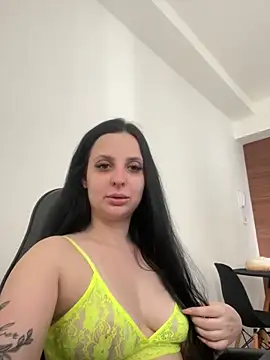 yumi-hot online show from 02/24/26, 12:03