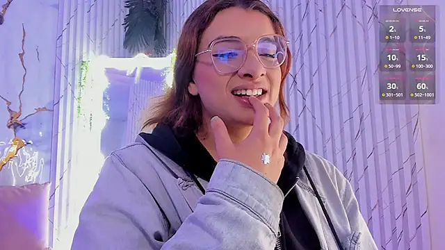 Naomy tay1 online show from 04/13/26, 03:45