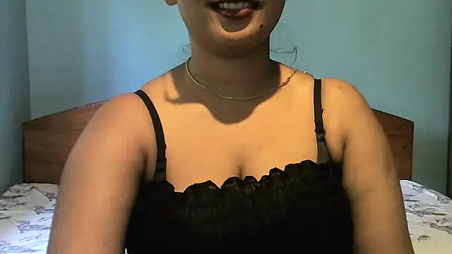 Snapshot of LoveTrainX chatting on 03/03/26, 07:36 LoveTrainX online show from 03/03/26, 07:36