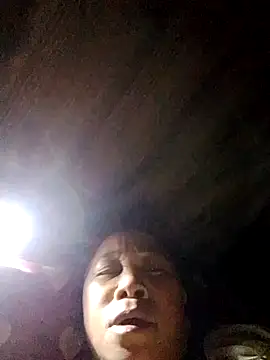 Snapshot of Mamapm20 chatting on 09/30/25, 04:23 Mamapm20 online show from 09/30/25, 04:23