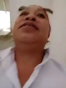 Snapshot of Mamapm20 chatting on 10/08/25, 01:03 Mamapm20 online show from 10/08/25, 01:03